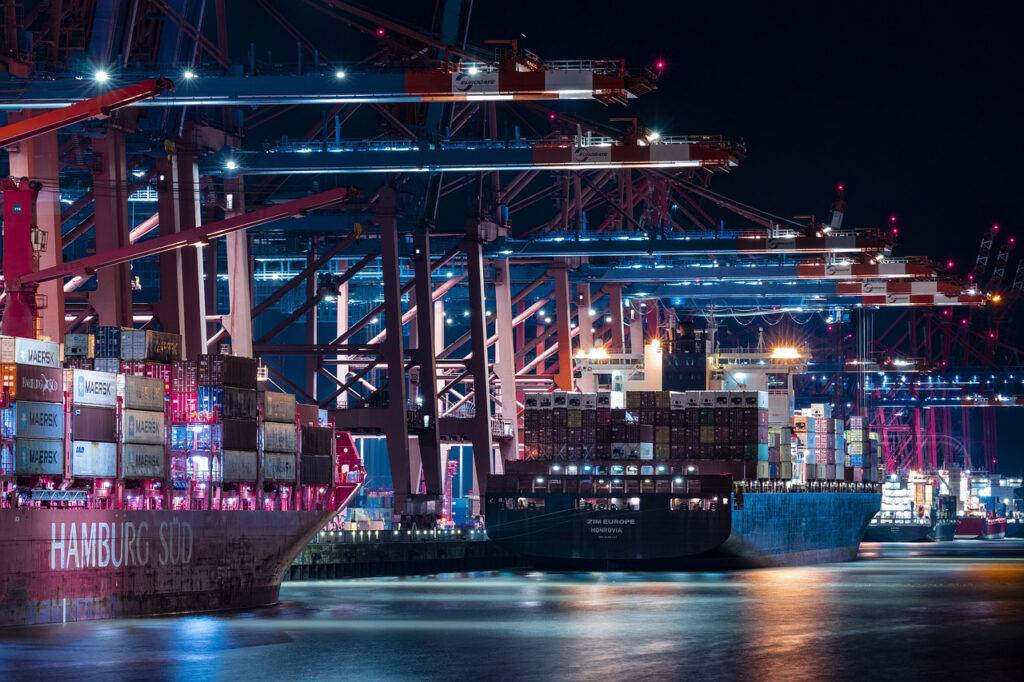 Containerhafen bei Nacht